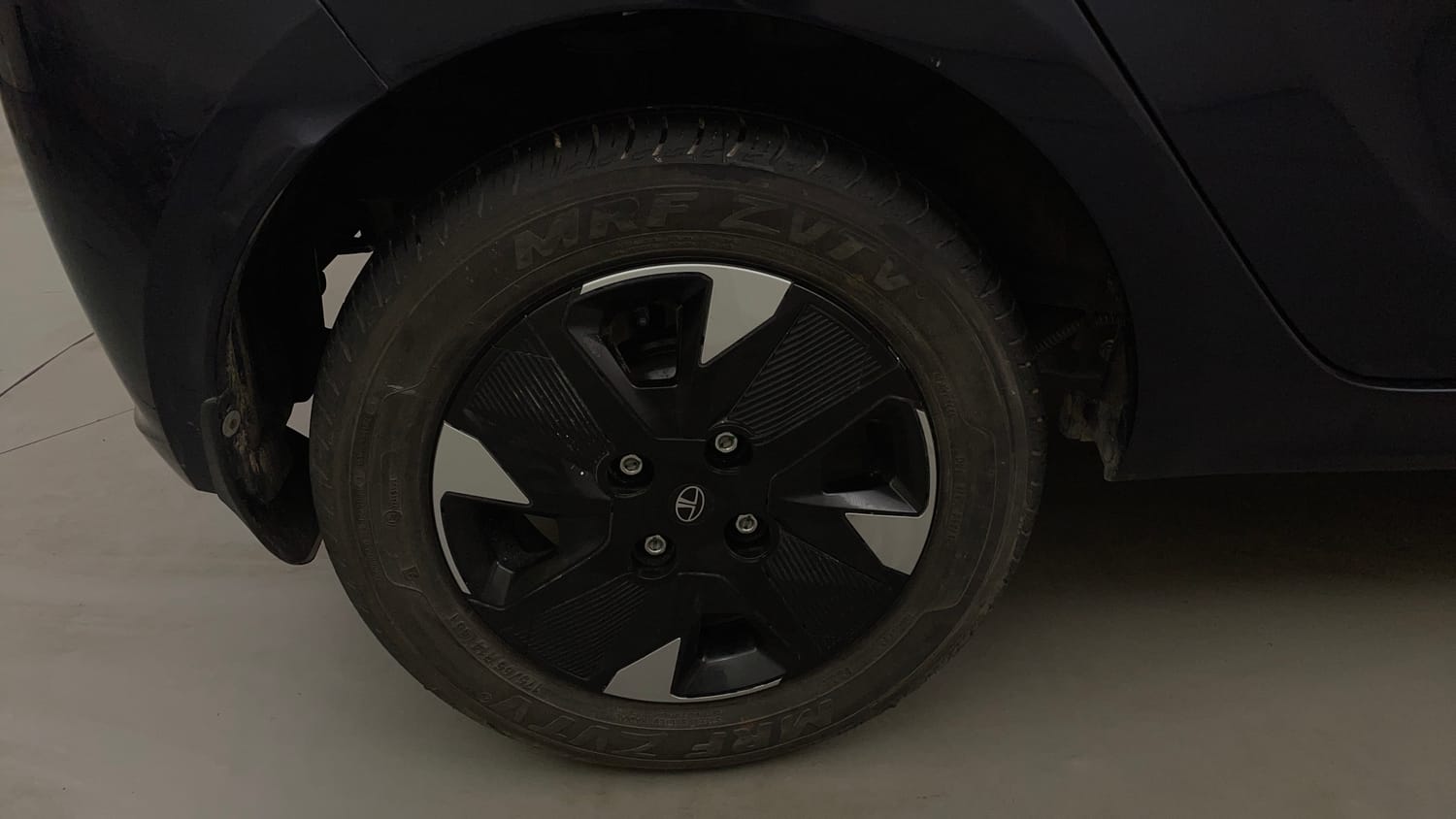 Used 2026 Tata Tiago XZA Petrol Automatic tyres RIGHT REAR TYRE RIM VIEW