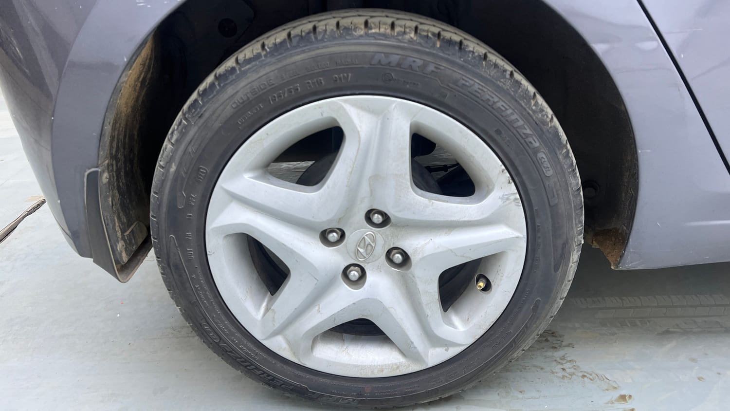 Used 2018 Hyundai Elite i20 Asta 1.2 Petrol Manual tyres RIGHT REAR TYRE RIM VIEW