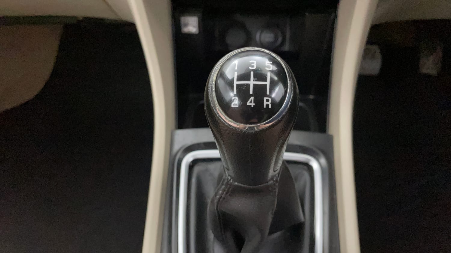 Used 2022 Maruti Suzuki Ciaz Zeta 1.5 Petrol Manual interior GEAR  KNOB VIEW