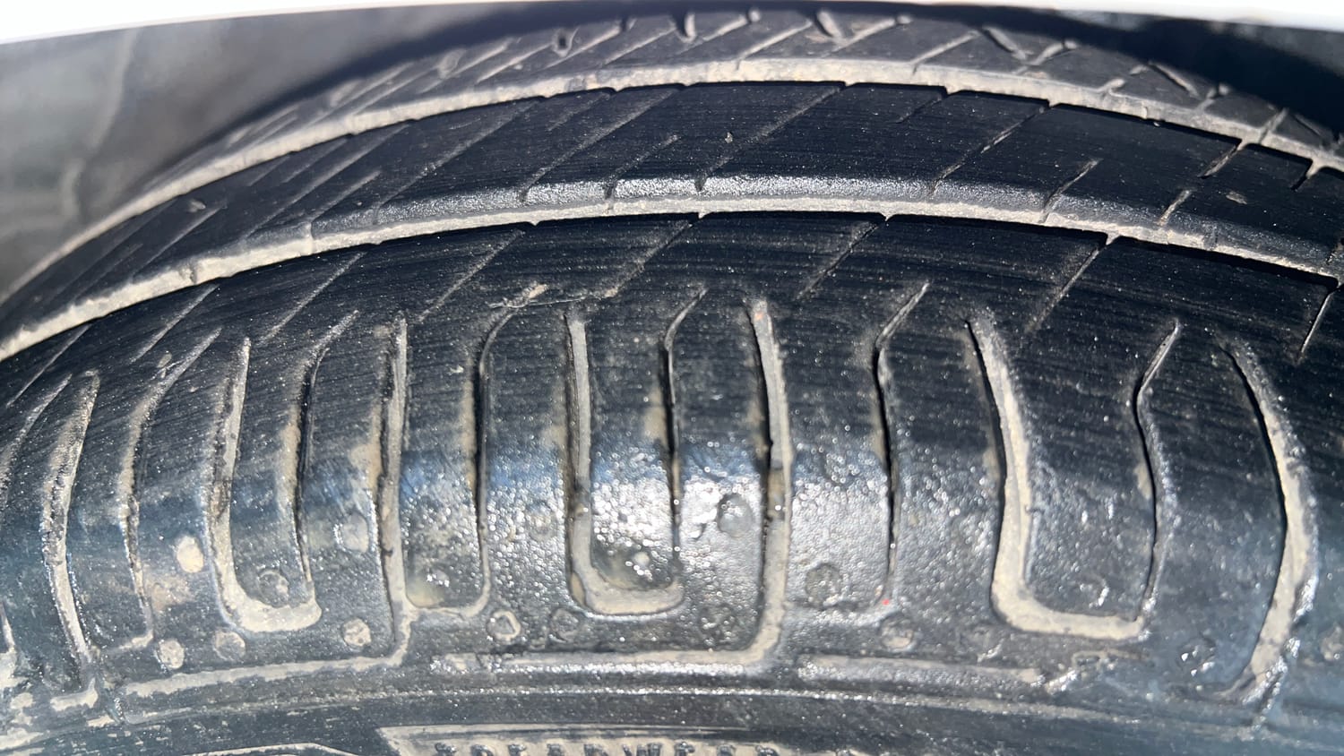 Used 2017 Hyundai Eon Magna + Petrol Manual tyres RIGHT FRONT TYRE TREAD VIEW