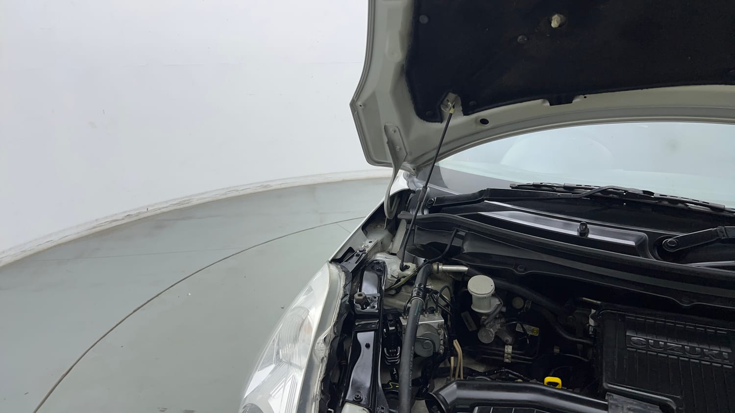 Used 2016 Maruti Suzuki Swift VXI (O) Petrol Manual engine ENGINE RIGHT SIDE HINGE & APRON VIEW