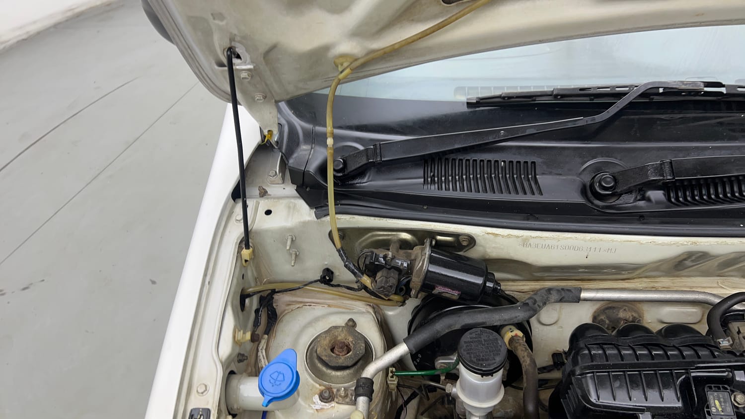 Used 2018 Maruti Suzuki Alto 800 VXi Petrol Manual engine ENGINE RIGHT SIDE HINGE & APRON VIEW
