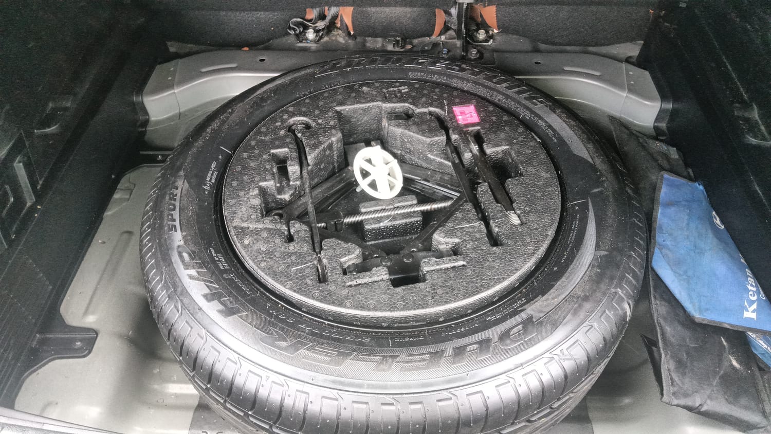 Used 2018 Hyundai Creta SX 1.6 AT Petrol Petrol Automatic tyres SPARE TYRE VIEW