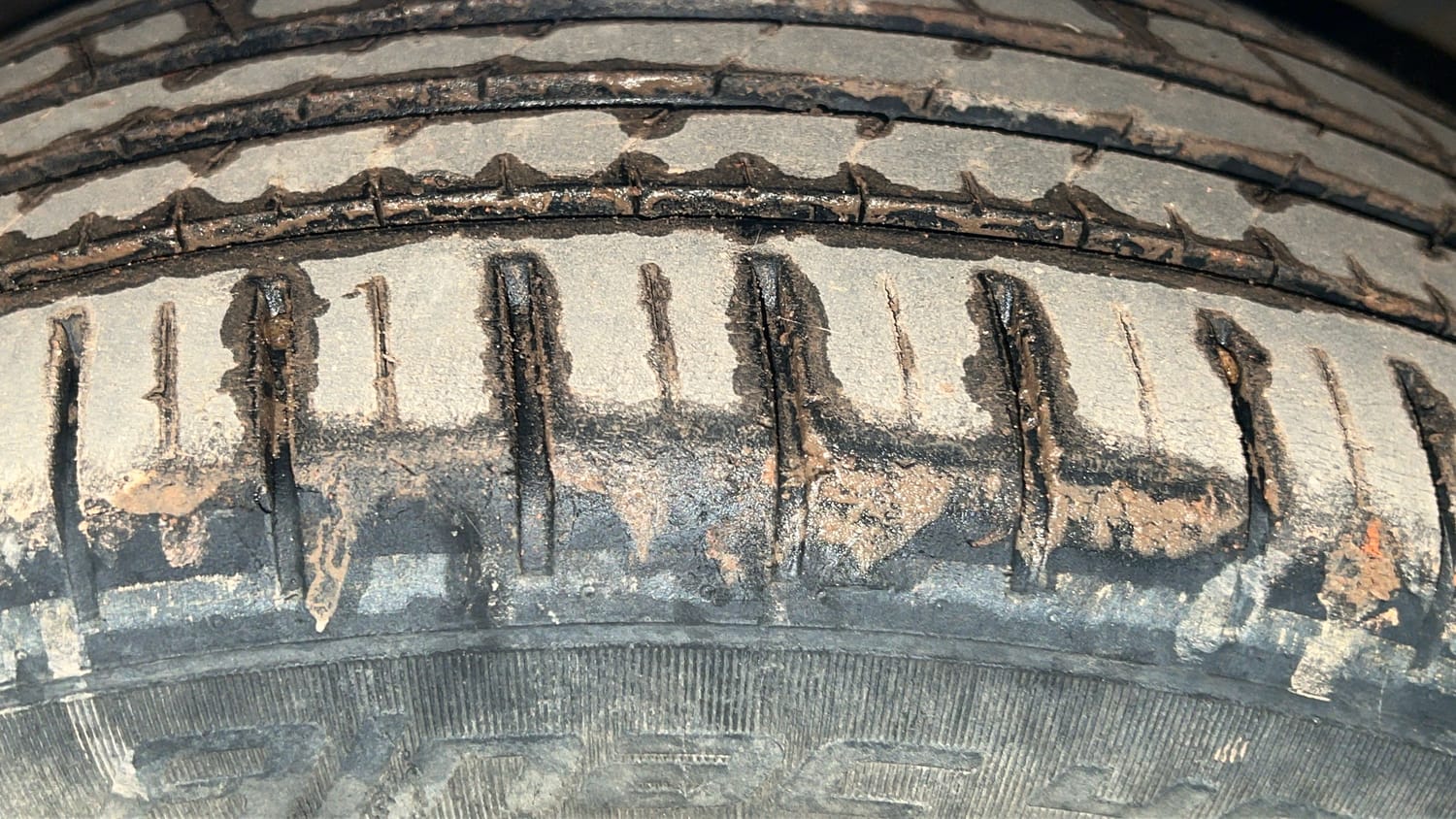 Used 2021 Maruti Suzuki Baleno Alpha Petrol Manual tyres RIGHT FRONT TYRE TREAD VIEW