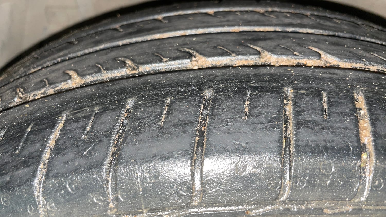 Used 2022 Maruti Suzuki Ciaz Zeta 1.5 Petrol Manual tyres LEFT FRONT TYRE TREAD VIEW