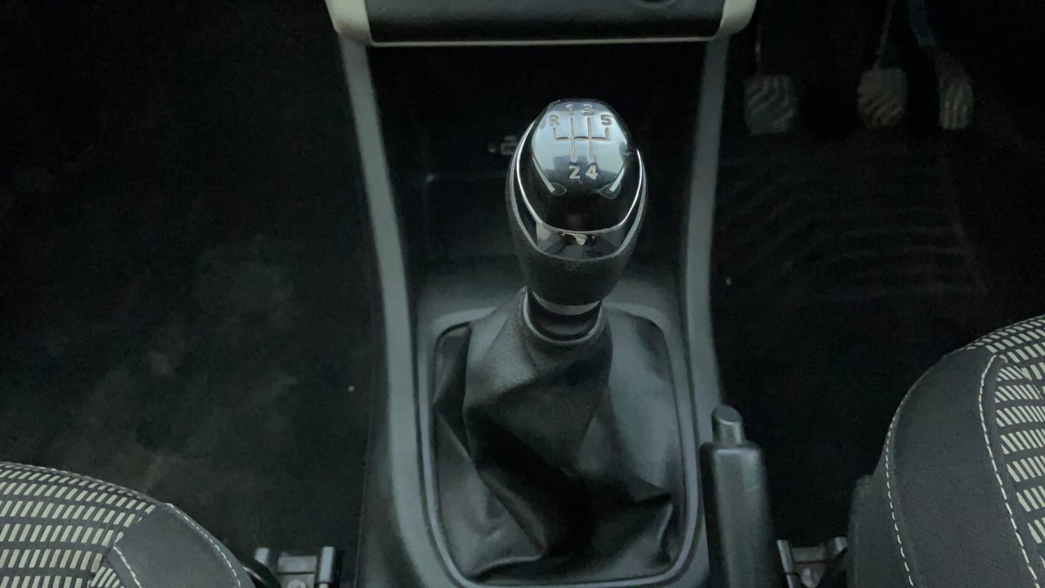 Used 2022 Renault Triber RXT Petrol Manual interior GEAR  KNOB VIEW