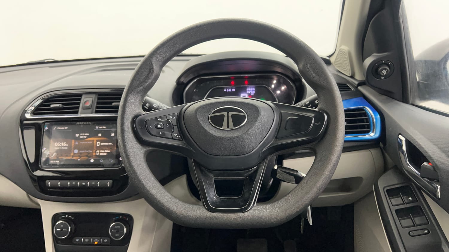 Used 2024 Tata Tiago XZA Plus iCNG Cng Automatic interior STEERING VIEW