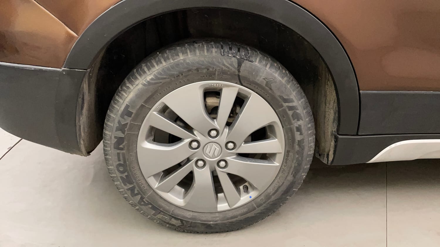 Used 2016 Maruti Suzuki S-Cross Zeta 1.3 Diesel Manual tyres RIGHT REAR TYRE RIM VIEW