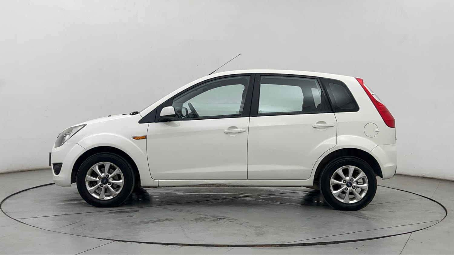 Used 2012 Ford Figo Duratec Petrol ZXI 1.2 Petrol Manual exterior LEFT SIDE VIEW