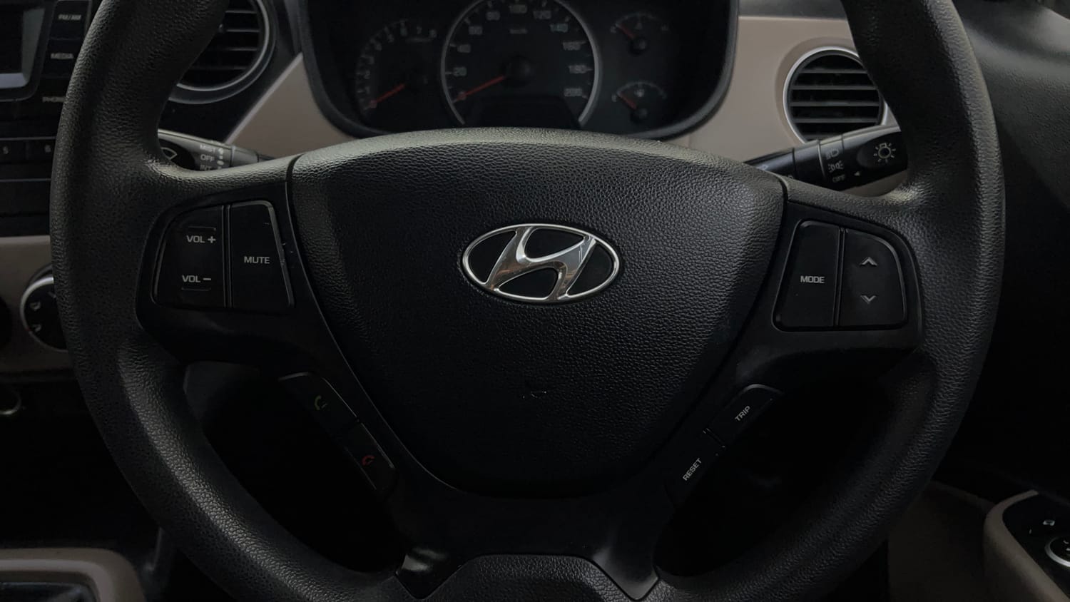 Used 2016 Hyundai Grand i10 Sportz 1.2 Kappa VTVT Petrol Manual top_features Airbags