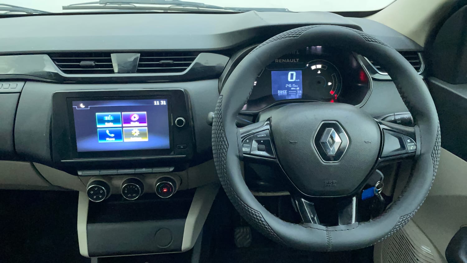 Used 2022 Renault Triber RXT Petrol Manual interior STEERING VIEW