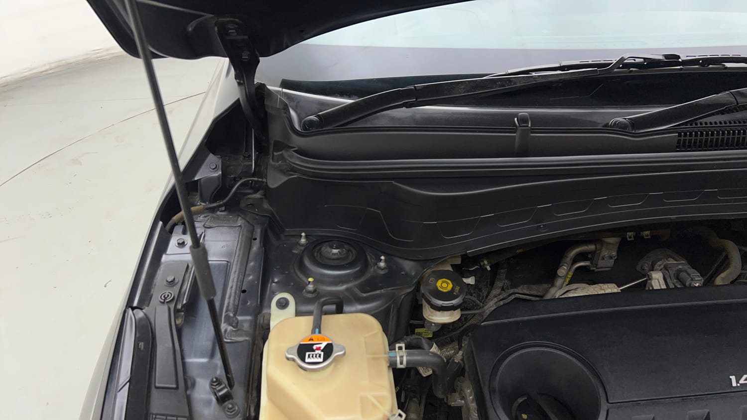 Used 2022 Kia Seltos X Line 1.4 DCT Petrol Automatic engine ENGINE RIGHT SIDE HINGE & APRON VIEW