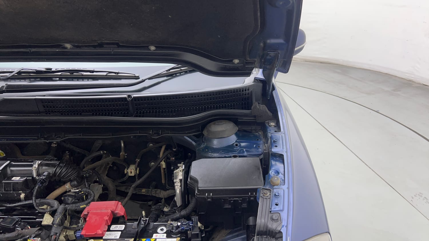 Used 2021 Maruti Suzuki S-Cross Alpha AT Petrol Automatic engine ENGINE LEFT SIDE HINGE & APRON VIEW