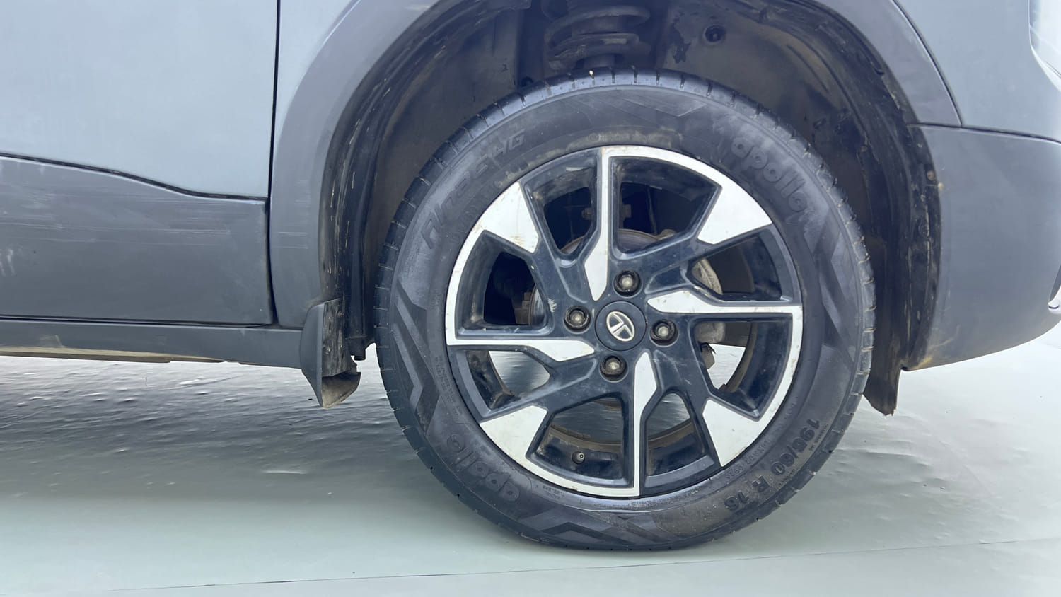 Used 2022 Tata Punch Creative MT Petrol Manual tyres RIGHT FRONT TYRE RIM VIEW