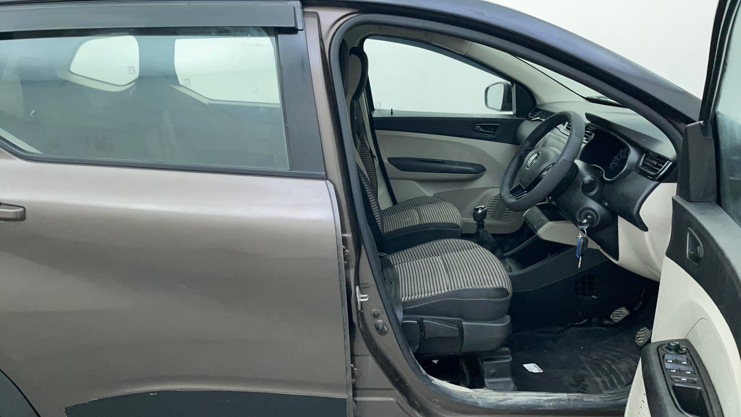 Used 2022 Renault Triber RXT Petrol Manual interior RIGHT SIDE FRONT DOOR CABIN VIEW