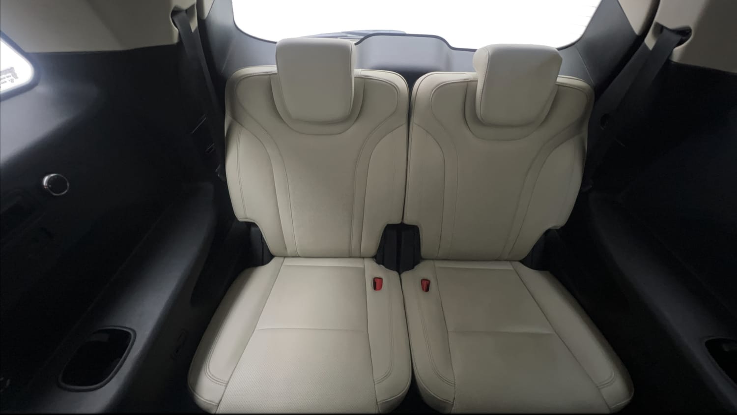 Used 2022 Mahindra XUV700 AX 7 Petrol AT Luxury Pack 7 STR Petrol Automatic interior THIRD ROW SEAT
