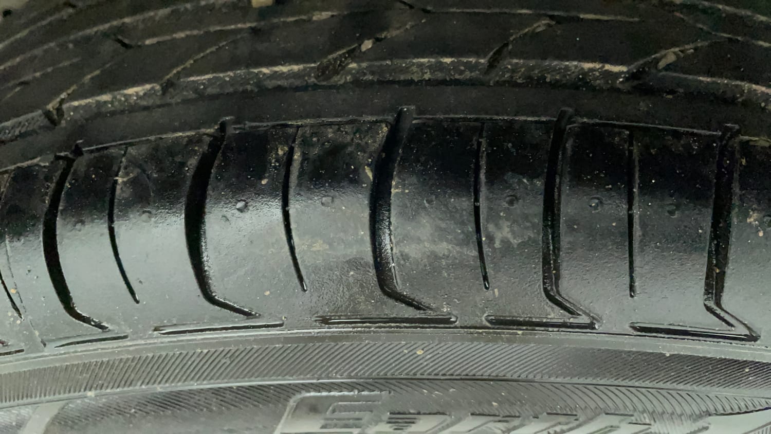 Used 2014 Maruti Suzuki Celerio VXi Petrol Manual tyres LEFT REAR TYRE TREAD VIEW