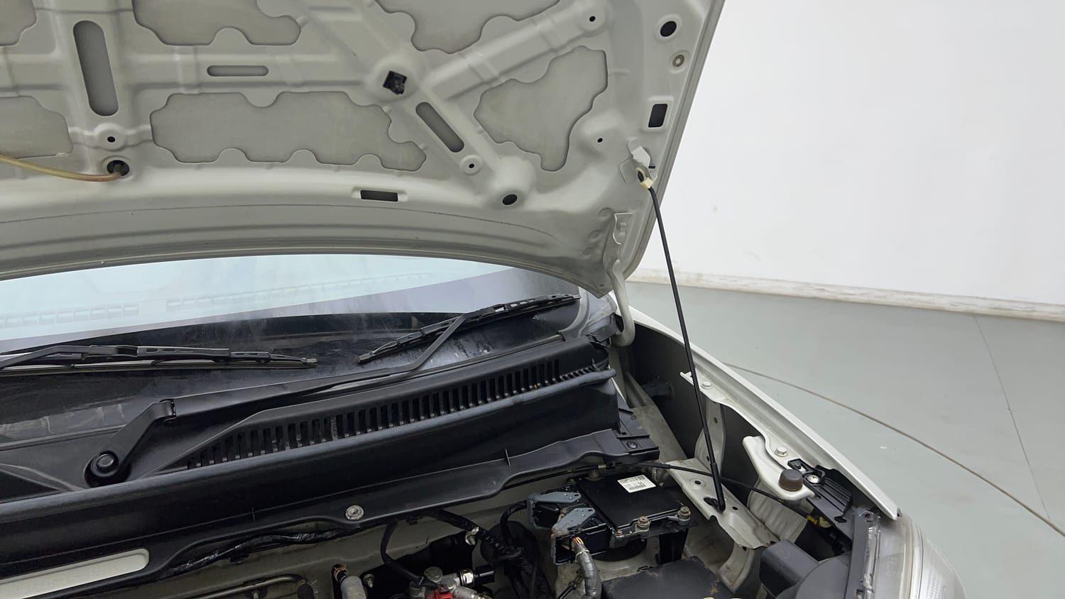 Used 2024 Maruti Suzuki S-Presso VXi S-CNG Cng Manual engine ENGINE LEFT SIDE HINGE & APRON VIEW