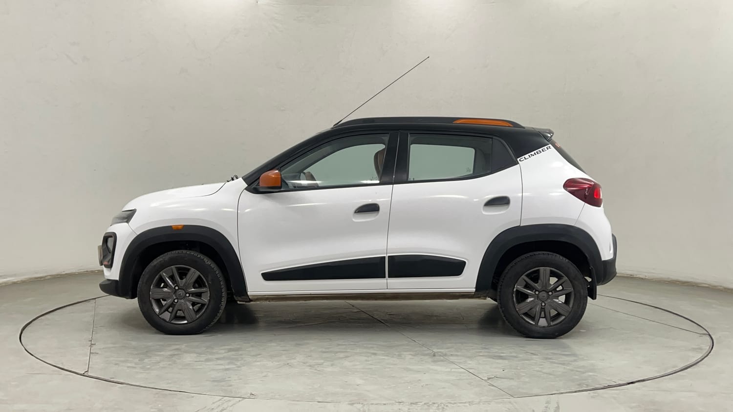 Used 2022 Renault Kwid CLIMBER 1.0 AMT (O) Dual Tone Petrol Automatic exterior LEFT SIDE VIEW
