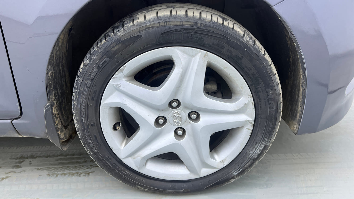 Used 2018 Hyundai Elite i20 Asta 1.2 Petrol Manual tyres RIGHT FRONT TYRE RIM VIEW