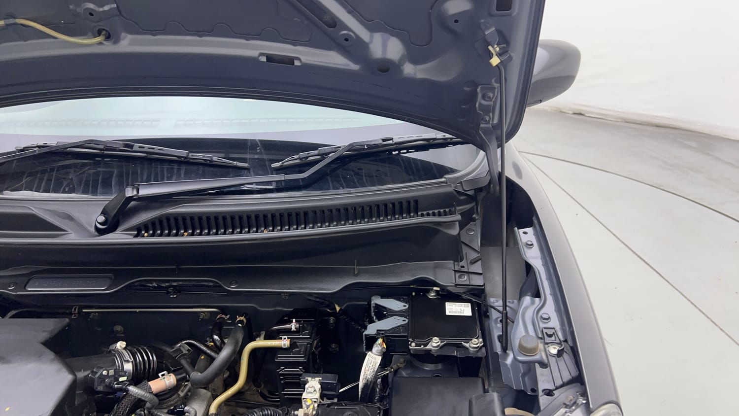 Used 2022 Maruti Suzuki S-Presso Vxi Plus Petrol Manual engine ENGINE LEFT SIDE HINGE & APRON VIEW