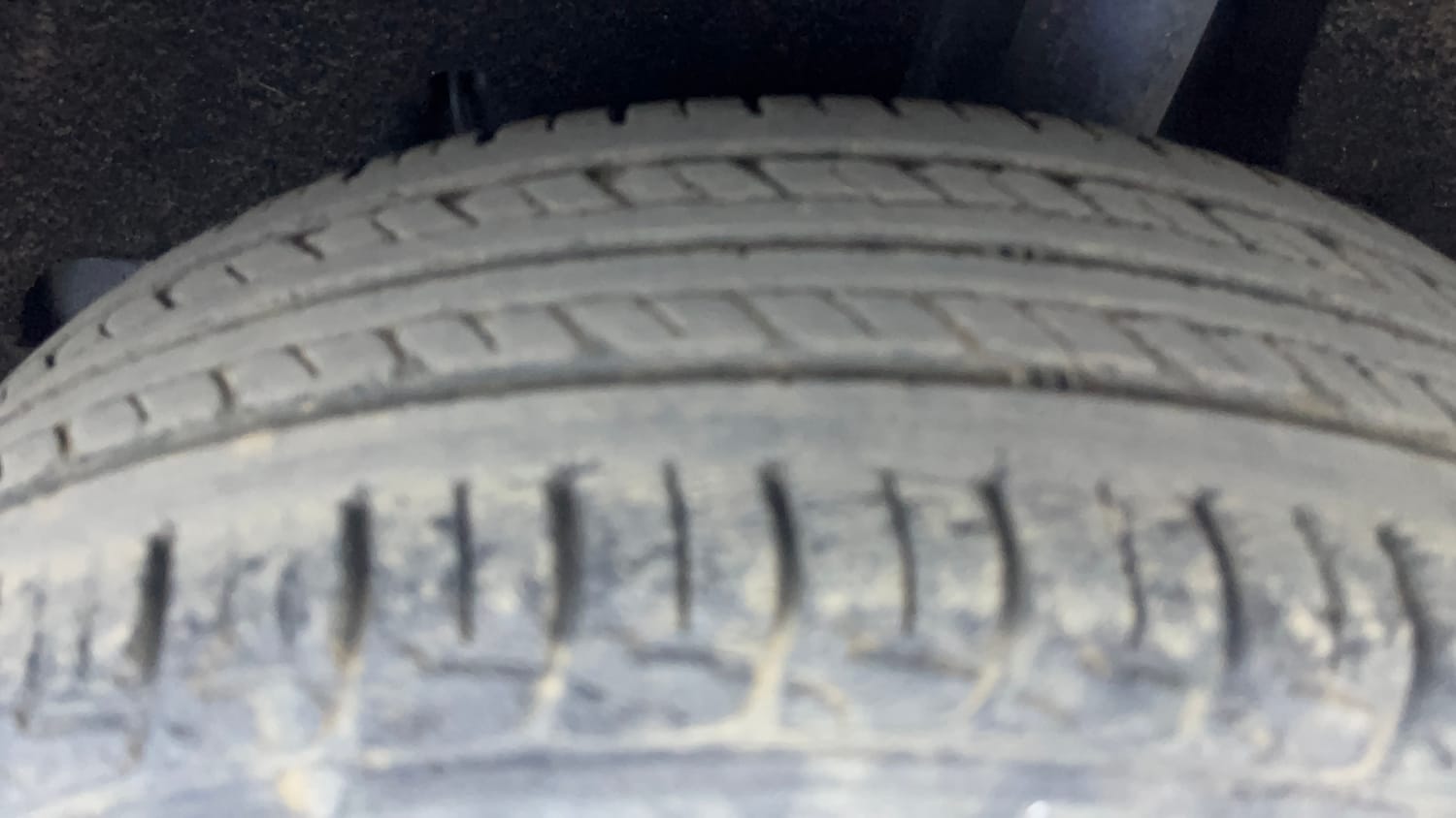 Used 2017 Maruti Suzuki Baleno Delta 1.2 Petrol Manual tyres LEFT REAR TYRE TREAD VIEW