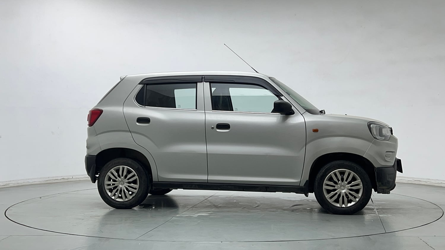Used 2024 Maruti Suzuki S-Presso VXi S-CNG Cng Manual exterior RIGHT SIDE VIEW