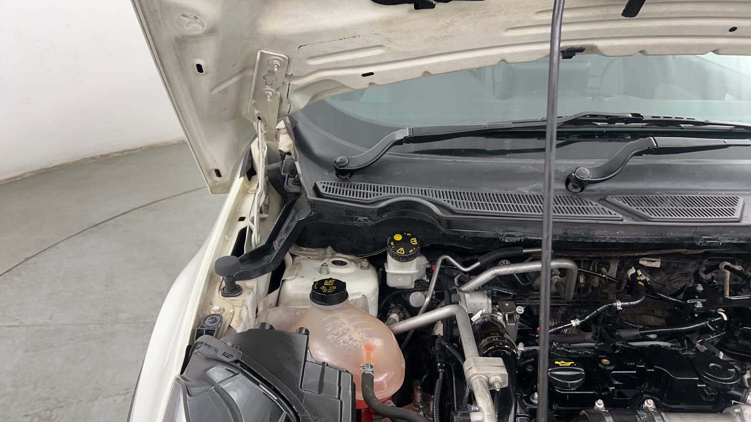 Used 2020 Ford EcoSport Titanium 1.5L TDCi Diesel Manual engine ENGINE RIGHT SIDE HINGE & APRON VIEW