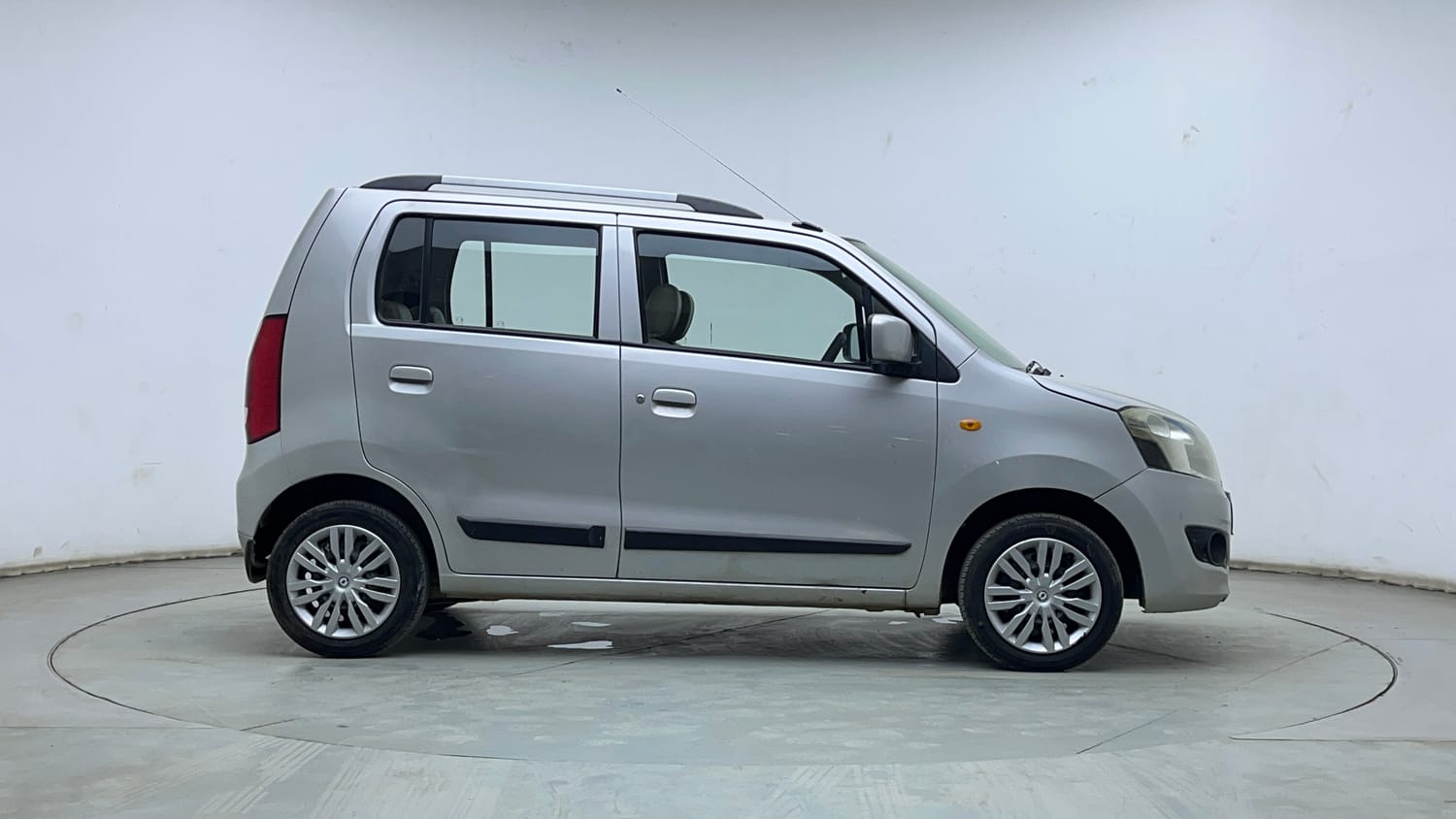 Used 2014 Maruti Suzuki Wagon R VXI Petrol Manual exterior RIGHT SIDE VIEW