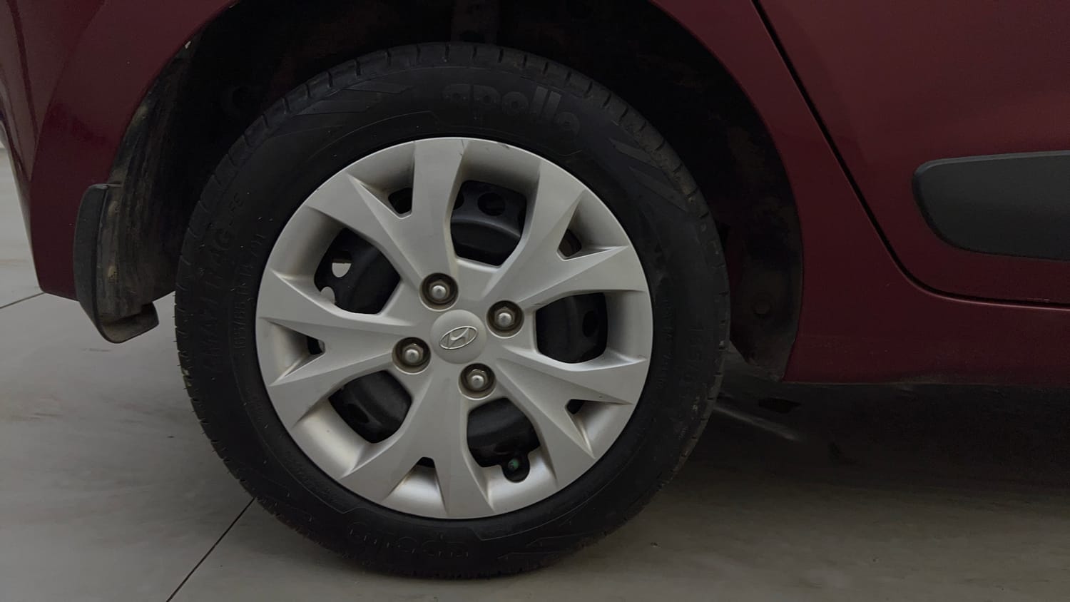 Used 2016 Hyundai Grand i10 Sportz 1.2 Kappa VTVT Petrol Manual tyres RIGHT REAR TYRE RIM VIEW