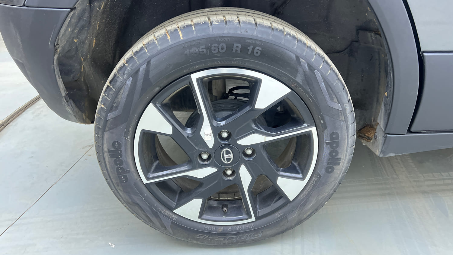 Used 2022 Tata Punch Creative AMT Petrol Automatic tyres RIGHT REAR TYRE RIM VIEW