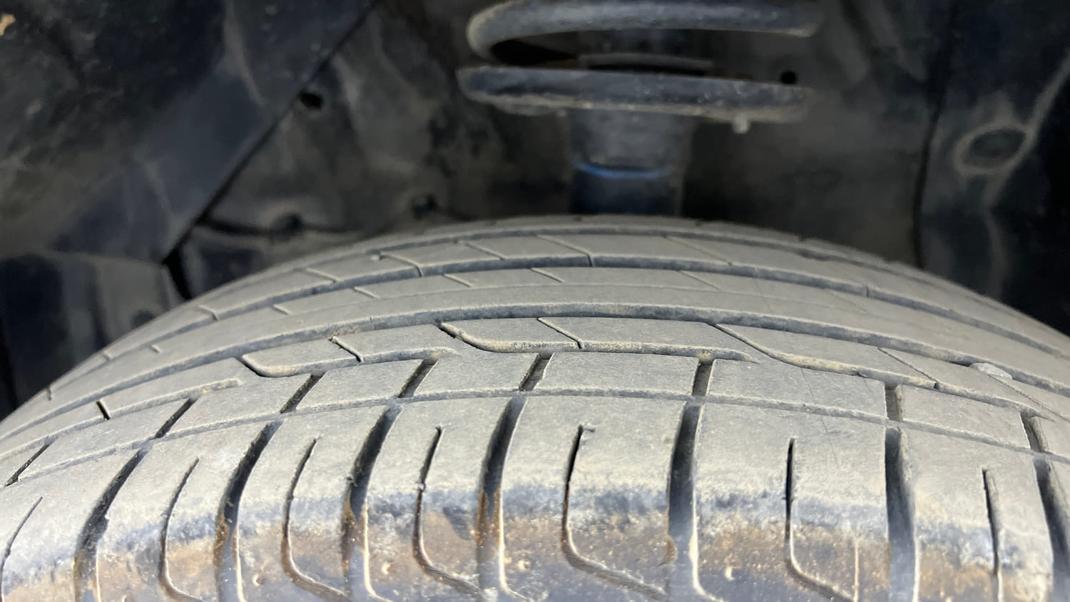 Used 2017 Maruti Suzuki Vitara Brezza [2016-2020] ZDi Plus Diesel Manual tyres LEFT FRONT TYRE TREAD VIEW