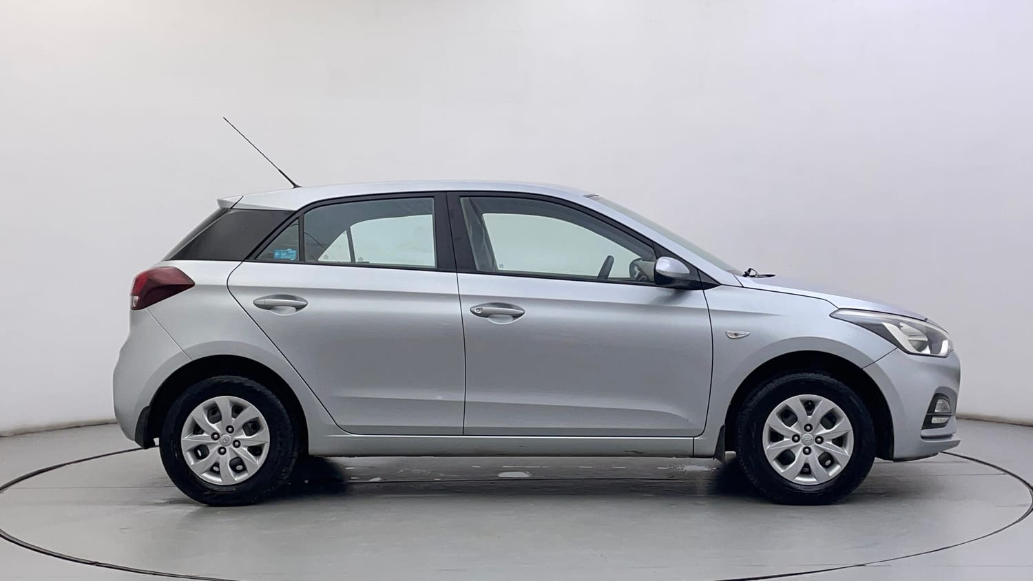 Used 2019 Hyundai Elite i20 Magna Plus 1.2 + CNG (Outside Fitted) Cng Manual exterior RIGHT SIDE VIEW