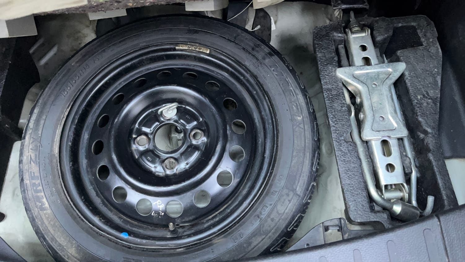 Used 2014 Maruti Suzuki Wagon R VXI Petrol Manual tyres SPARE TYRE VIEW