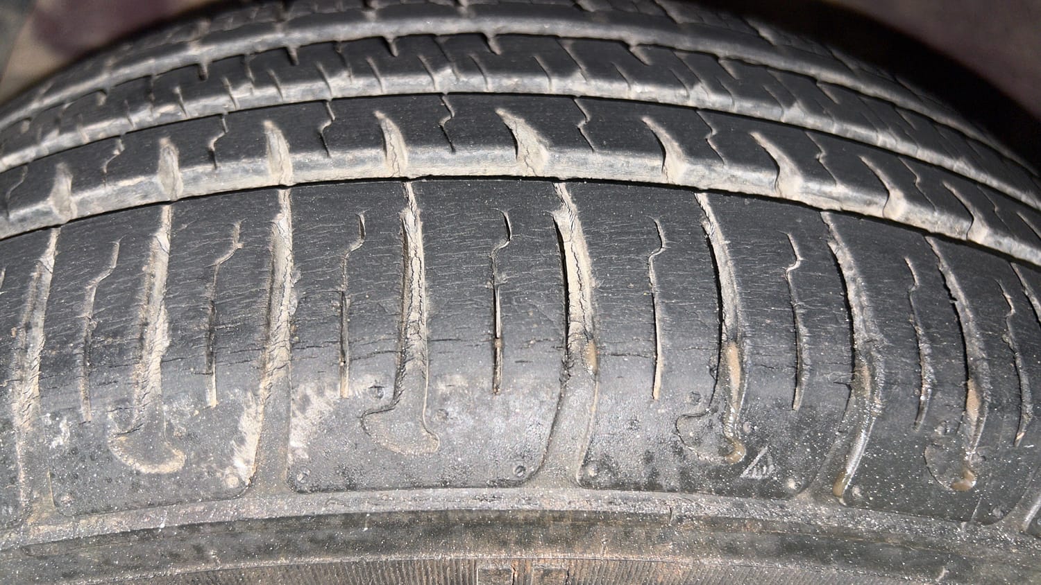 Used 2016 Hyundai Grand i10 Sportz 1.2 Kappa VTVT Petrol Manual tyres LEFT FRONT TYRE TREAD VIEW