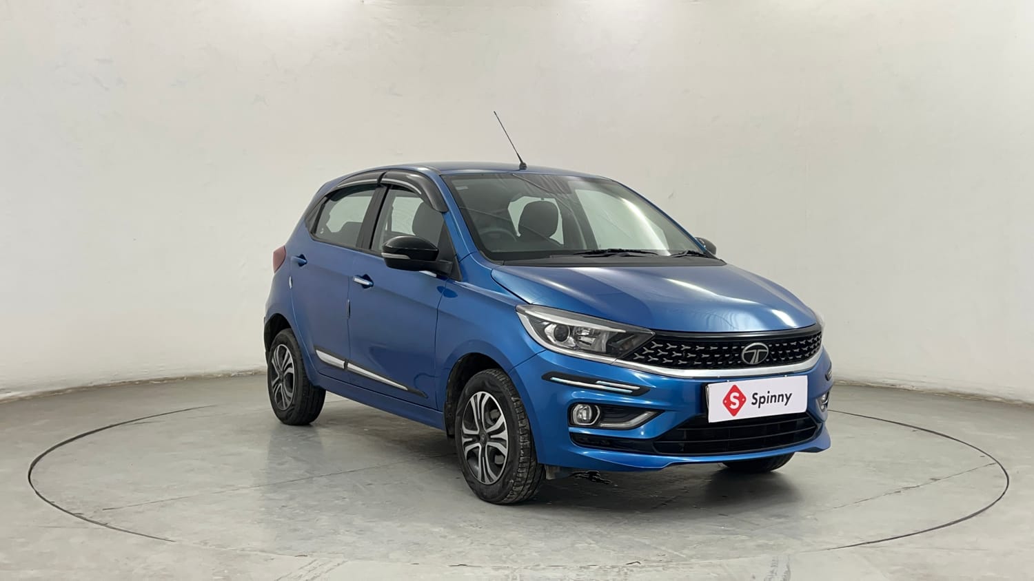 Used 2024 Tata Tiago XZA Plus iCNG Cng Automatic exterior RIGHT FRONT CORNER VIEW