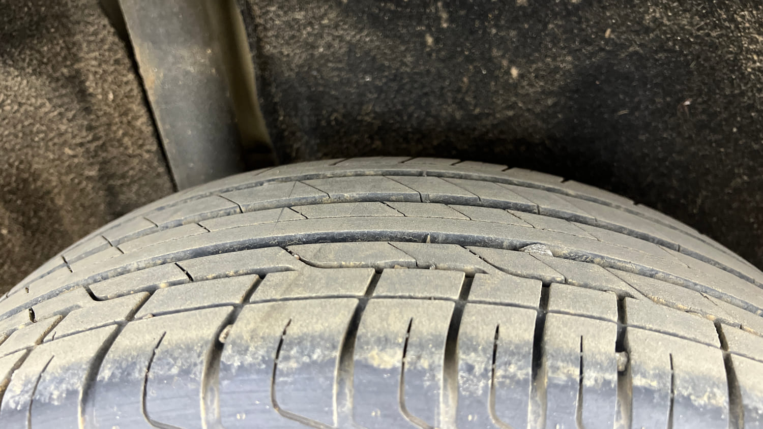 Used 2017 Maruti Suzuki Vitara Brezza [2016-2020] ZDi Plus Diesel Manual tyres RIGHT REAR TYRE TREAD VIEW