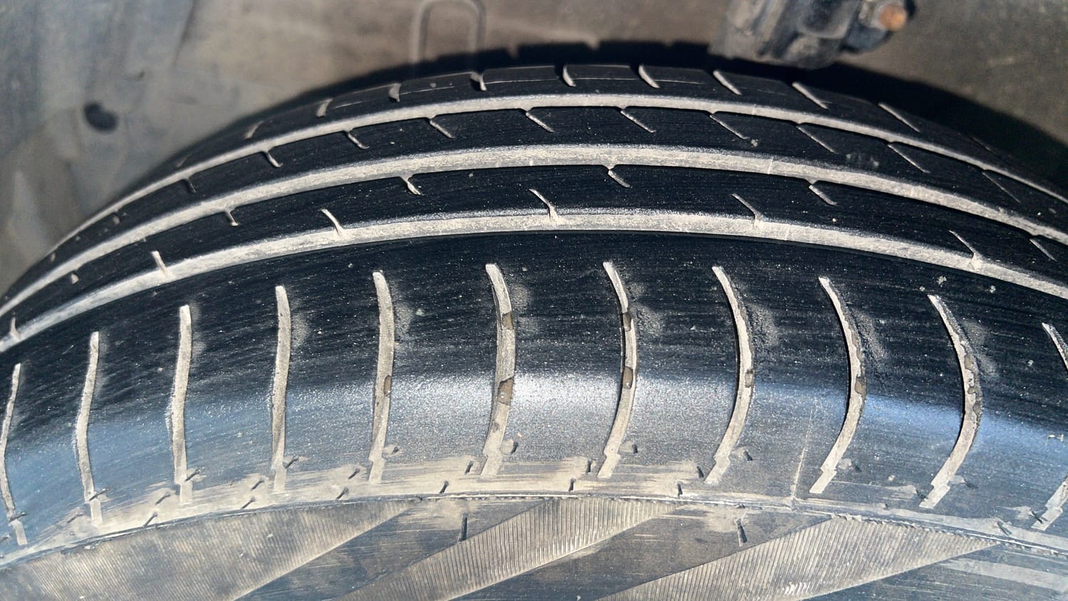 Used 2015 Maruti Suzuki Swift VXi Petrol Manual tyres LEFT FRONT TYRE TREAD VIEW