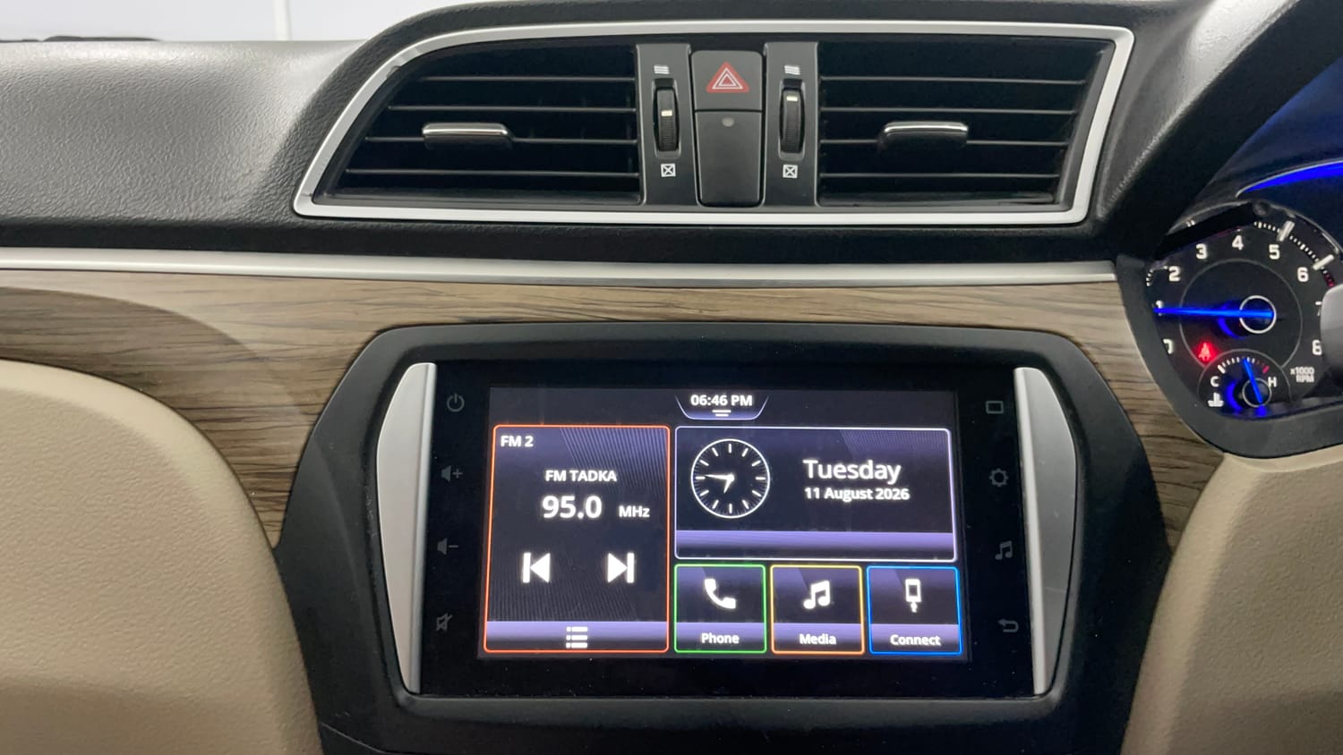 Used 2022 Maruti Suzuki Ciaz Zeta 1.5 Petrol Manual top_features Integrated (in-dash) music system
