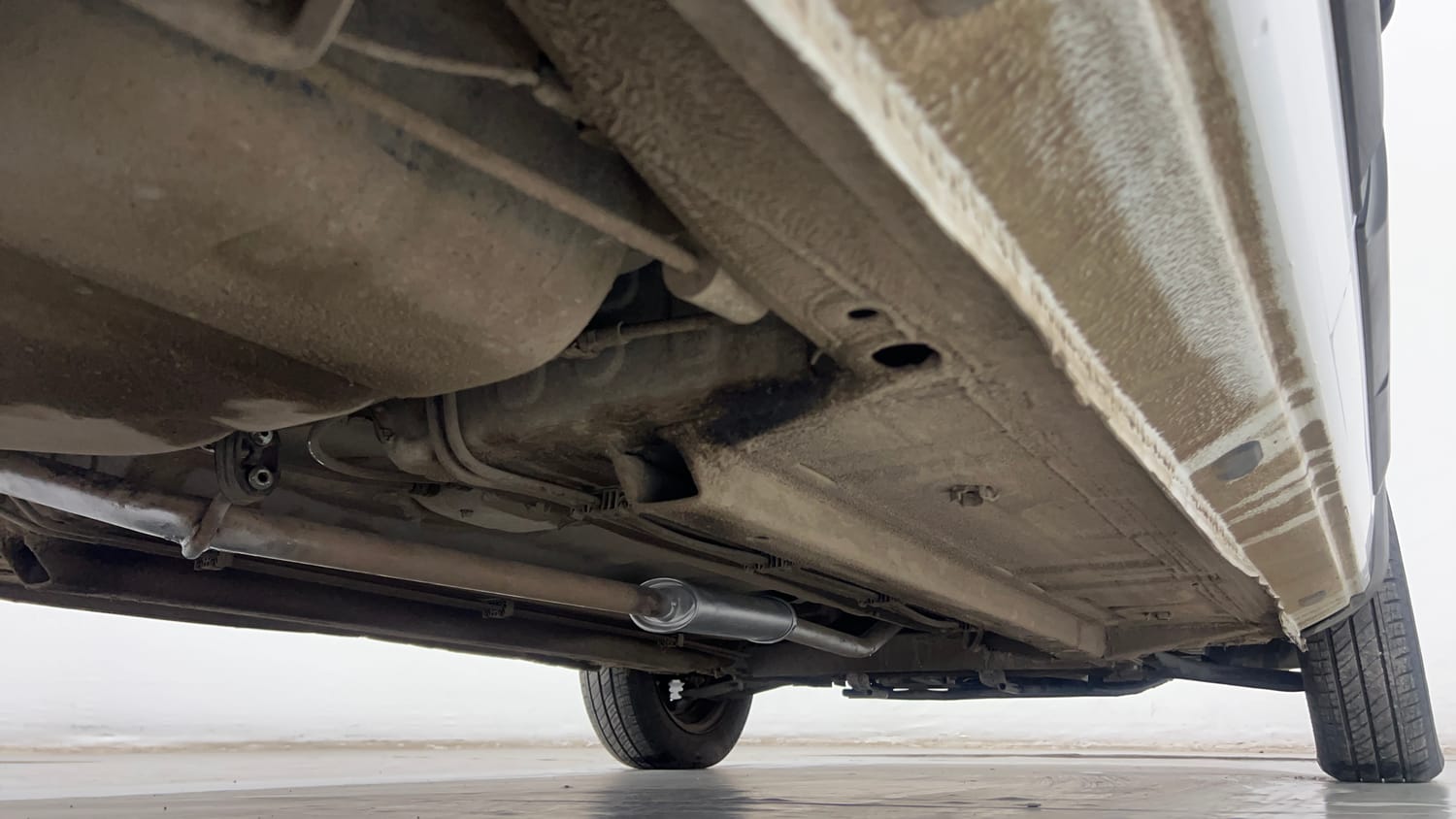 Used 2022 Renault Kwid CLIMBER 1.0 AMT (O) Dual Tone Petrol Automatic extra REAR RIGHT UNDERBODY VIEW