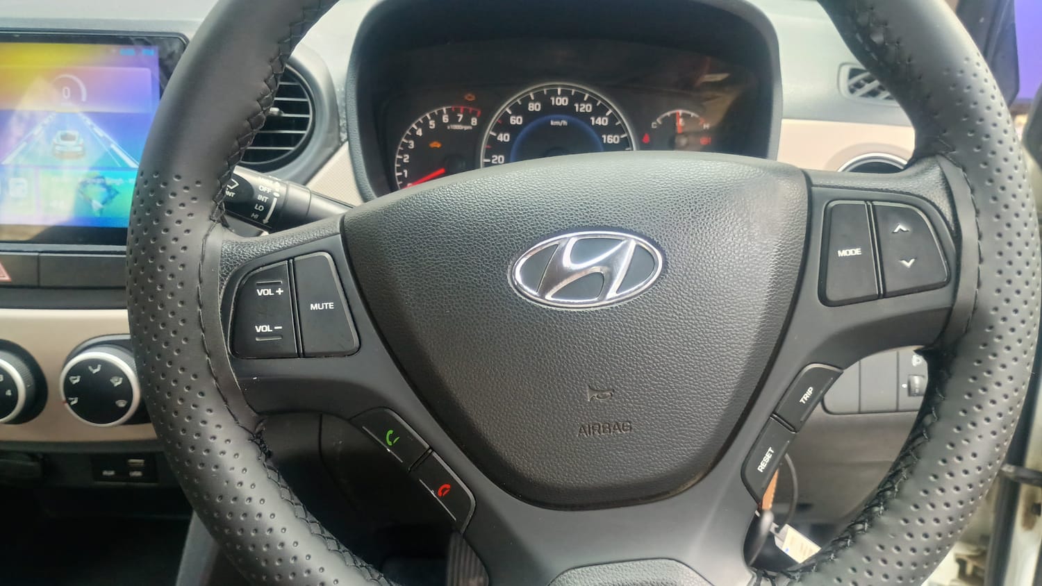 Used 2016 Hyundai Grand i10 Sportz 1.2 Kappa VTVT Petrol Manual top_features Steering mounted controls