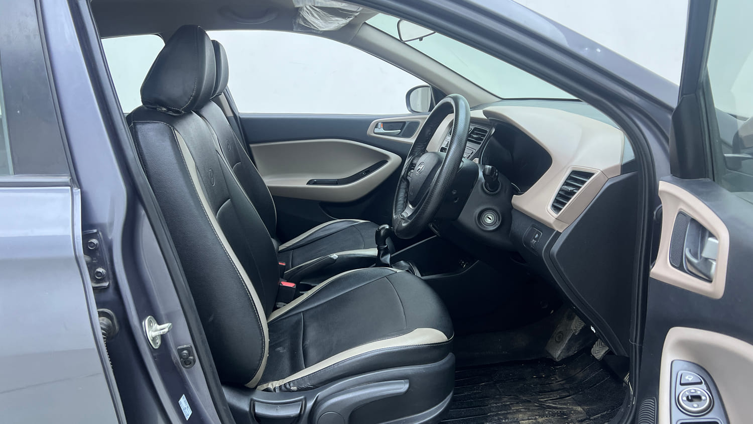 Used 2018 Hyundai Elite i20 Asta 1.2 Petrol Manual interior RIGHT SIDE FRONT DOOR CABIN VIEW