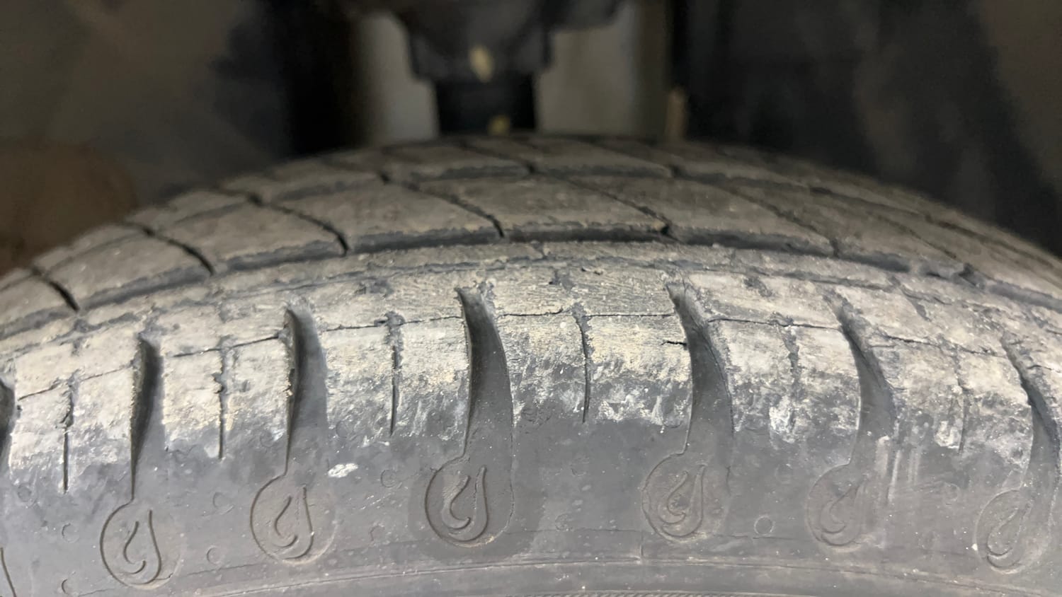 Used 2022 Renault Kwid CLIMBER 1.0 AMT (O) Dual Tone Petrol Automatic tyres RIGHT FRONT TYRE TREAD VIEW