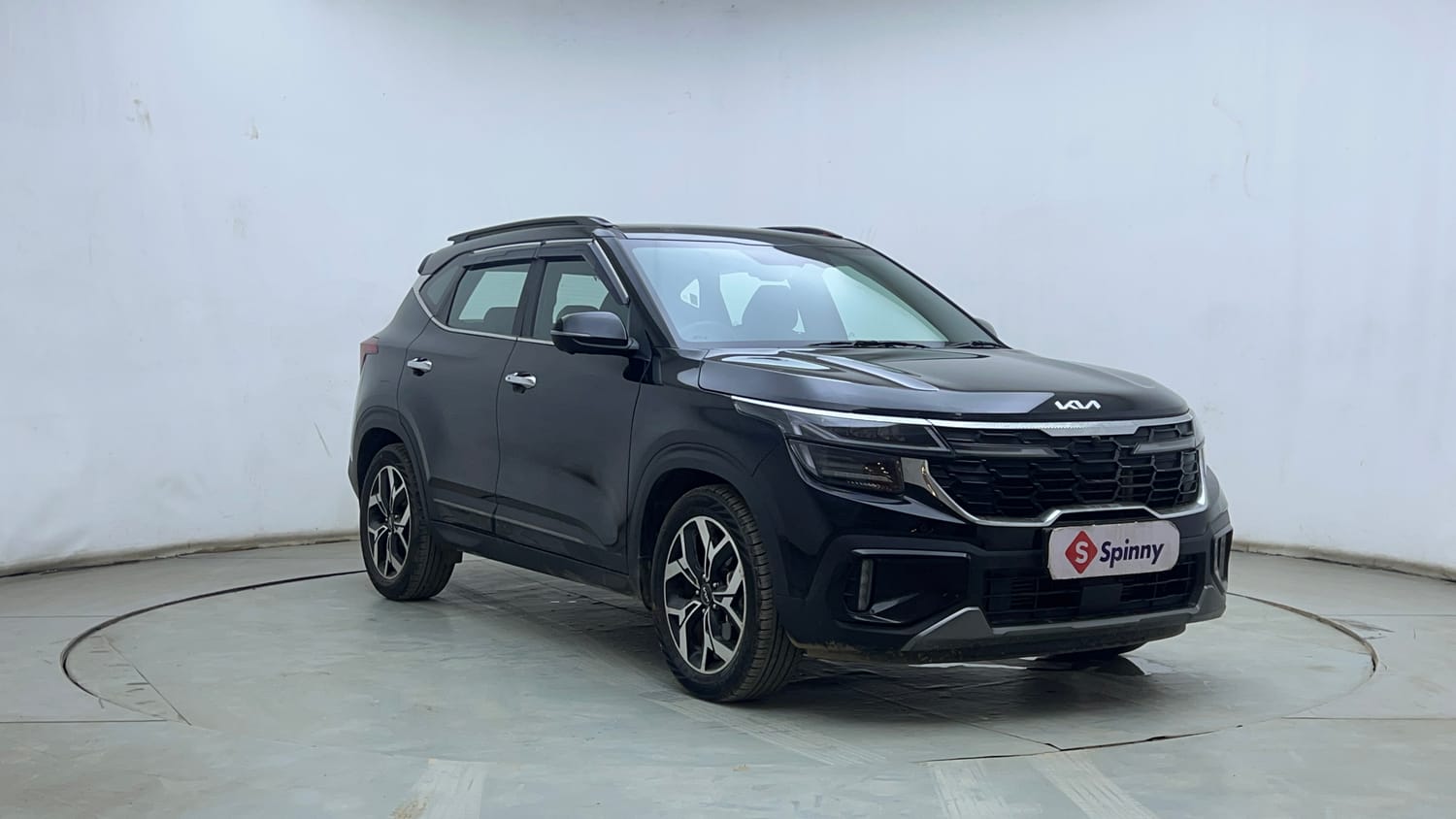 Used 2026 Kia Seltos GTX Plus 1.5 Turbo Petrol DCT Petrol Automatic exterior RIGHT FRONT CORNER VIEW