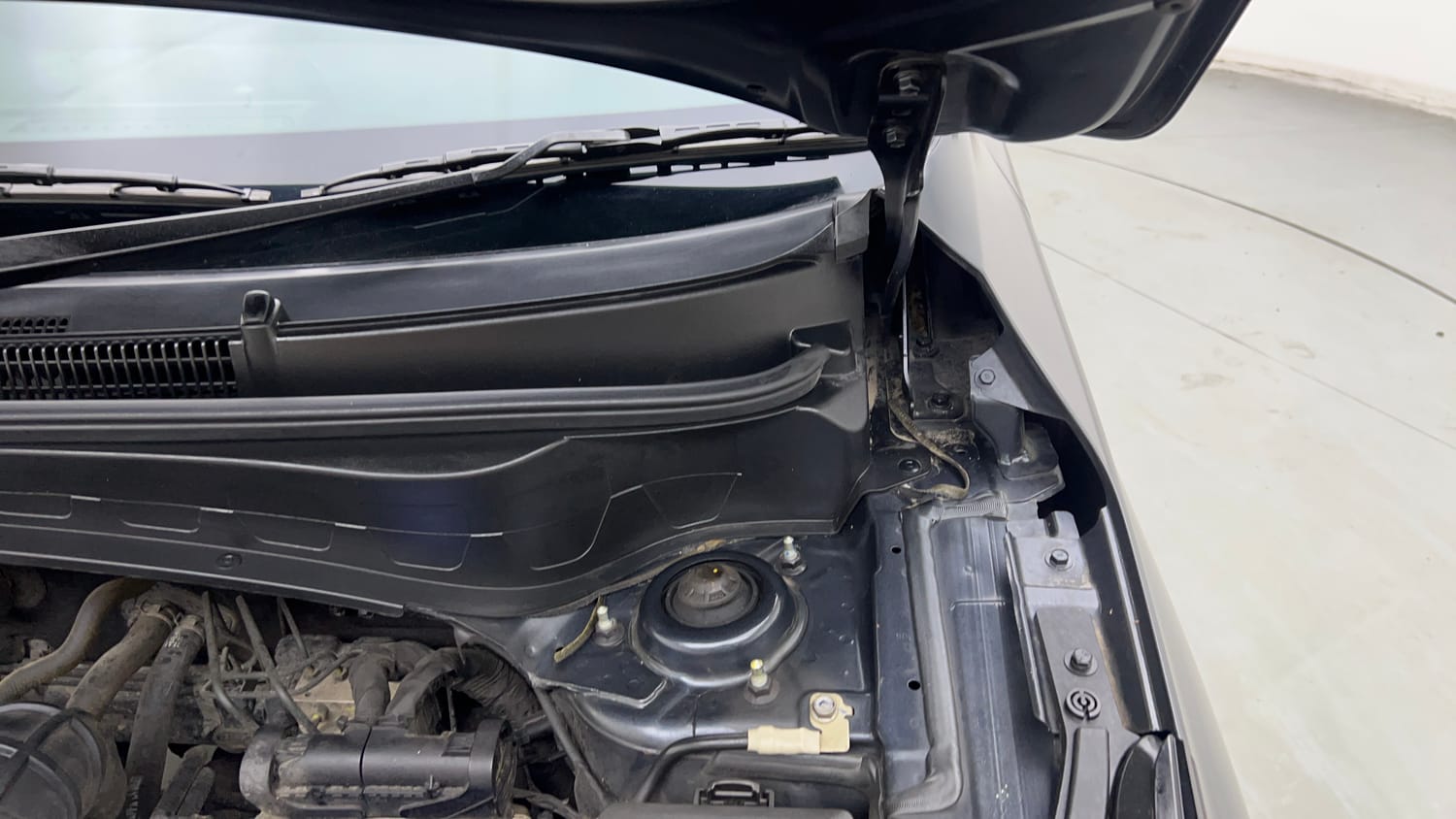Used 2022 Kia Seltos X Line 1.4 DCT Petrol Automatic engine ENGINE LEFT SIDE HINGE & APRON VIEW