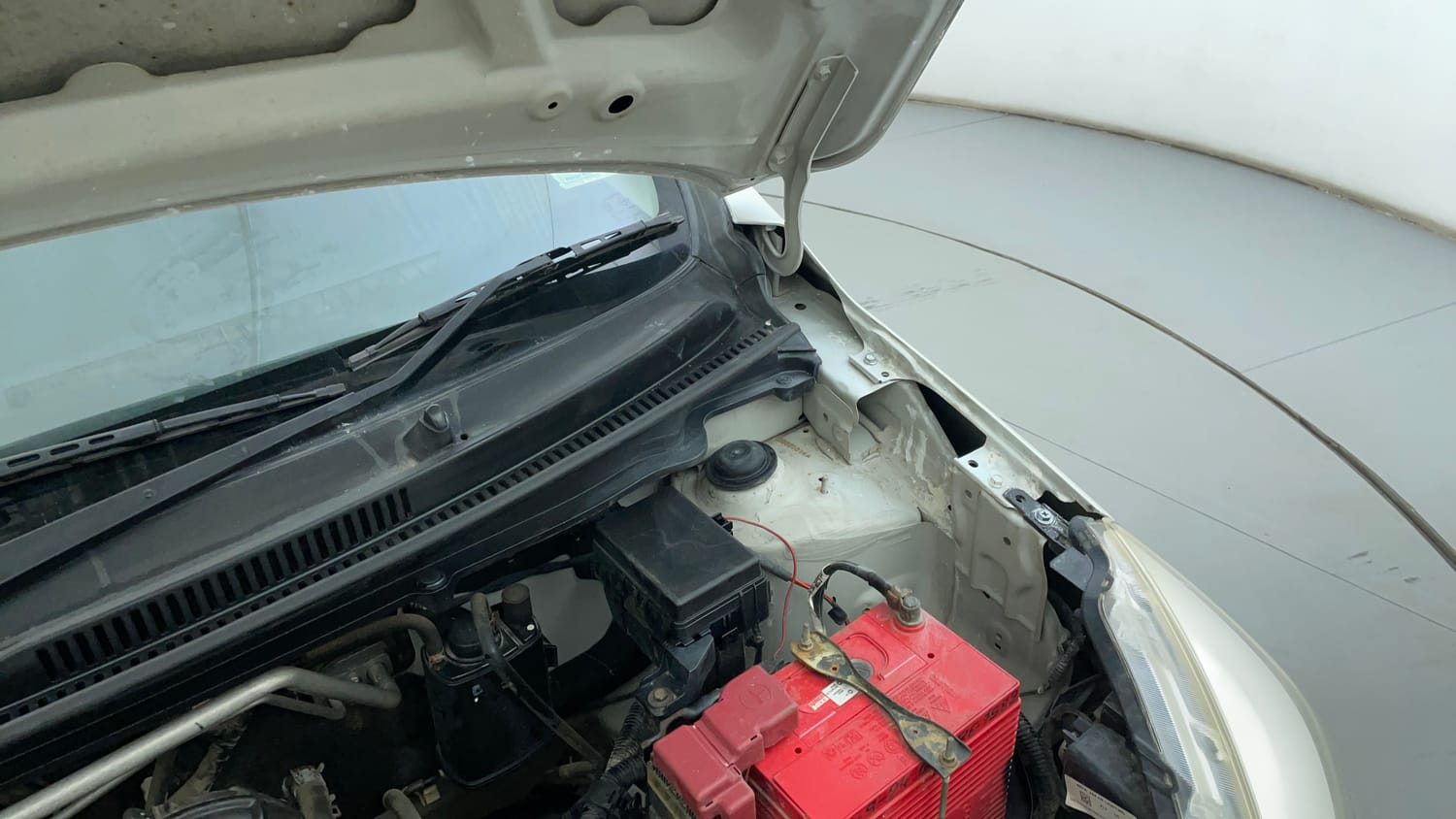 Used 2014 Maruti Suzuki Celerio VXi Petrol Manual engine ENGINE LEFT SIDE HINGE & APRON VIEW