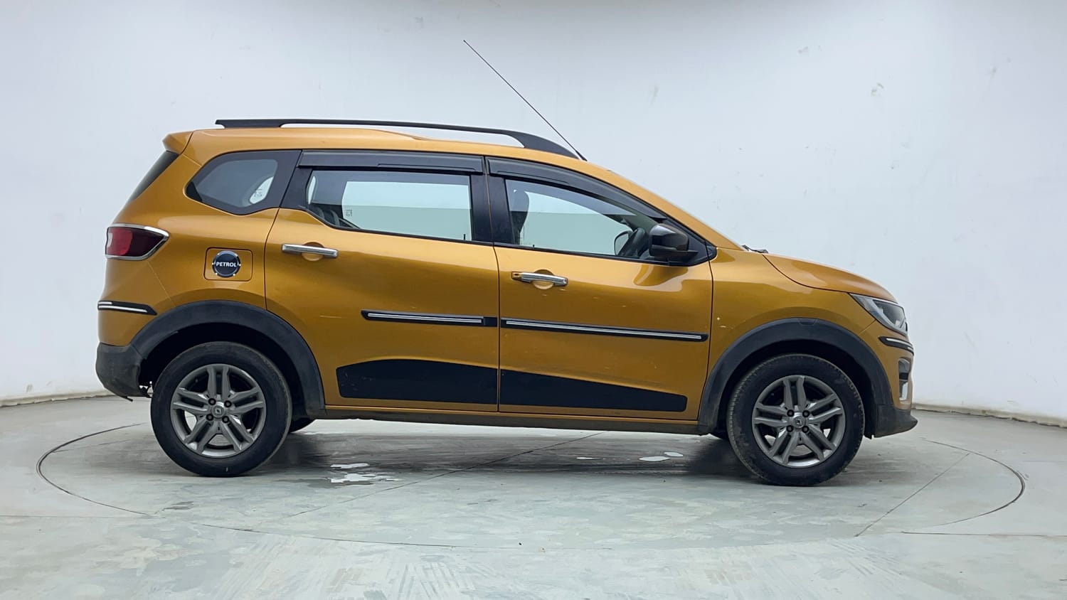 Used 2023 Renault Triber RXZ EASY-R AMT Petrol Automatic exterior RIGHT SIDE VIEW