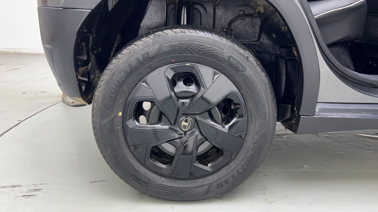 Used 2022 Tata Punch Adventure MT Petrol Manual tyres RIGHT REAR TYRE RIM VIEW