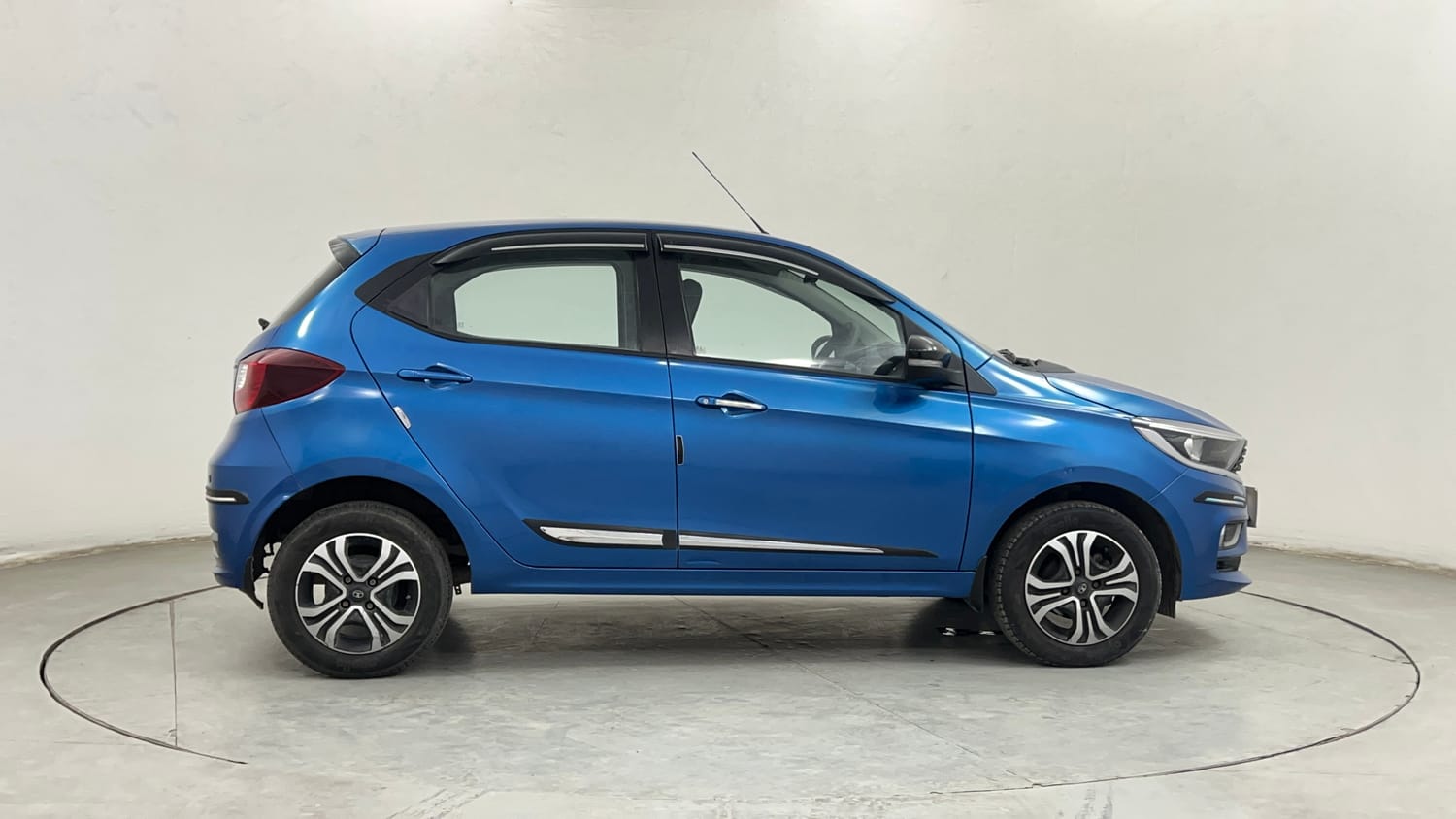 Used 2024 Tata Tiago XZA Plus iCNG Cng Automatic exterior RIGHT SIDE VIEW