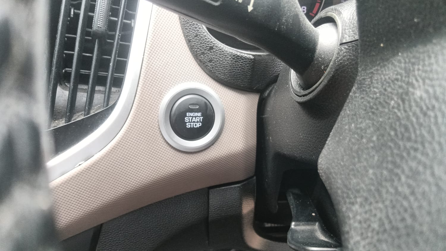 Used 2018 Hyundai Creta SX 1.6 AT Petrol Petrol Automatic top_features Keyless start